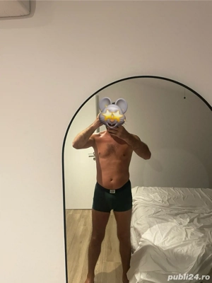 Tanar educat si discret doresc relatie frumoasa alaturi de un cuplu dragut si deschis.