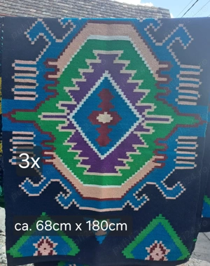 Covor tradițional pe bază negru cu modele