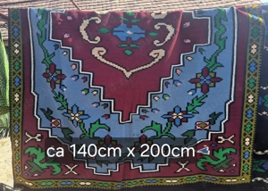 Covor tradițional, colorat și cu modele