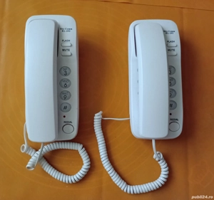 2 telefoane cu fir, alb, cu receptor și butoane 