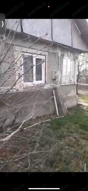 Vând teren cu casa bătrânească