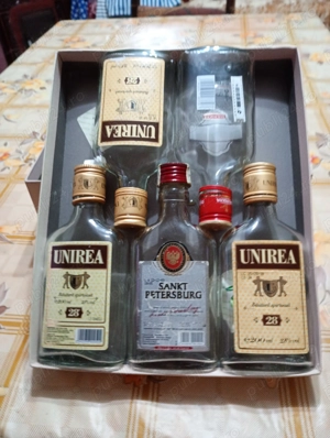 Vind sticle mici pt țuică și rachiu și borcane de sticlă cu capac  - imagine 4