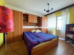 Apartament 3 camere decomandat.