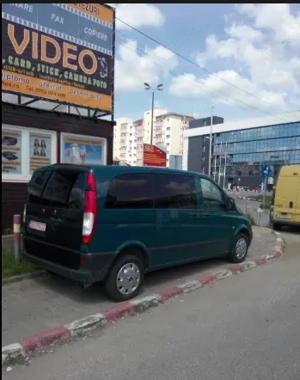 De vanzare Mercedes Vito, Diesel, 2004, Manual, 6+1 locuri, 220.000km - imagine 3
