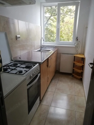 Zona Dacia, apartament 3 camere, semidecomandat, etaj 3 din 4, chirie 350 euro pe luna - imagine 2