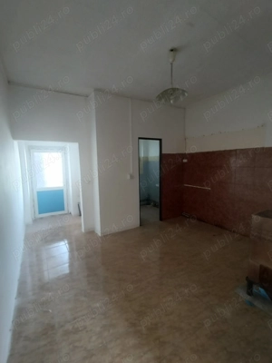 Vand garsoniera cu dependinte (baie,bucatarie),suprafata utila 32 mp  -  negociabil  - imagine 6