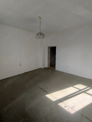 Vand garsoniera cu dependinte (baie,bucatarie),suprafata utila 32 mp  -  negociabil  - imagine 9