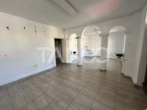 Spatiu comercial la casa 3 camere 80 mpu curte Calea Dumbravii Sibiu