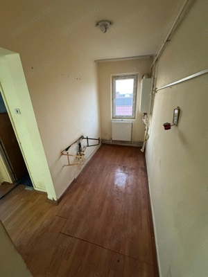 2 cam, et.3, 40mp, bl.caramida, cu C.T, fara imbunatatiri,Intr.Buzesti - imagine 4 2 cam, et.3, 40mp, bl.caramida, cu C.T, fara imbunatatiri,Intr.Buzesti - imagine 4