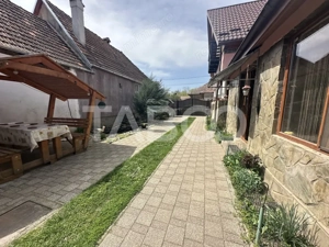 Casa de vanzare 5 camere zona barbeque  salon de evenimete ciubar  - imagine 2