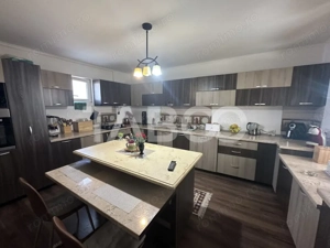 Casa de vanzare 5 camere zona barbeque  salon de evenimete ciubar  - imagine 6