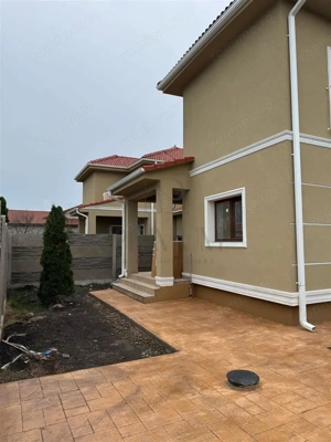 Duplex despartit prin garaj - zona excelenta - toate utilitatile - asfalt