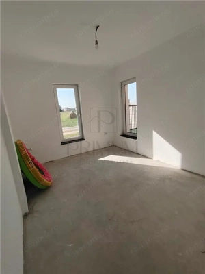 Comision 0 - Duplex 5 camere - 2 dormitoare la parter - bucatarie inchisa - imagine 5