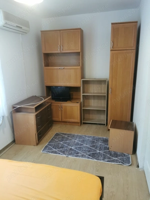 Închiriez ap 2 camere , zona politie  - imagine 4