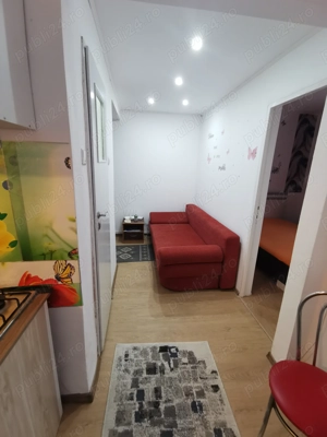 Închiriez ap 2 camere , zona politie  - imagine 7