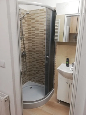  Ofer spre inchiriere o camera in zona complex  - imagine 2