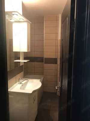 Ofer spre inchiriere  o camera in zona Girocului