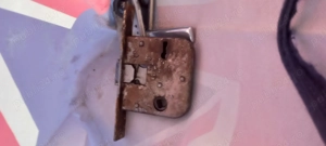 Cine mai are broaște vechi ("comuniste")de ușă ? 