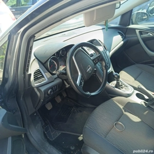 dezmembrez opel astra j - imagine 3