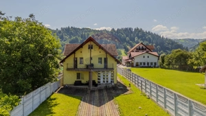 Casă / Vilă cu 10 camere de vânzare in Moieciu de Jos