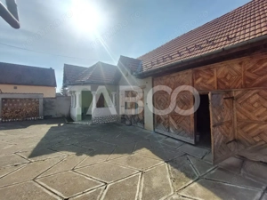 Casa individuala de vanzare cu teren de 1108 mp in Sacel Sibiu - imagine 3