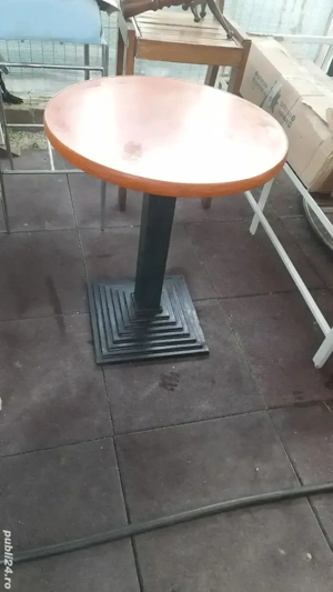 masuta rotunda cu picioare de fonta