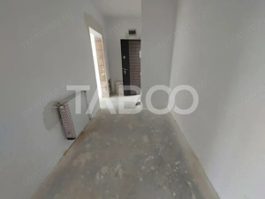 Garsoniera decomandata de vanzare 47 mpu logie loc de parcare Selimbar - imagine 3