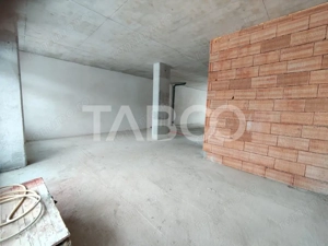 Spatiu comercial open space generos stradal cu vitrine Turnisor Sibiu - imagine 6