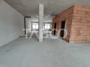 Spatiu comercial open space generos stradal cu vitrine Turnisor Sibiu - imagine 3