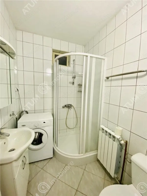 Casa renovata cu 2 camere si curte libera de 118 mp in zona Lazaret - imagine 4