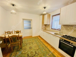 Casa renovata cu 2 camere si curte libera de 118 mp in zona Lazaret - imagine 9