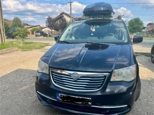 Minivan 7 locuri Lancia Voyager