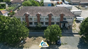 Clădire împunătoare de 540 mp pe 2 nivele în Sânnicolau Mic