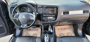 Mitsubishi Outlander PHEV 2014 InStyle   Hybrid Plug-In - imagine 4