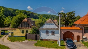 Casă saseasca cu Poveste in inima Transilvaniei/5500 mp teren/Bunesti - imagine 3