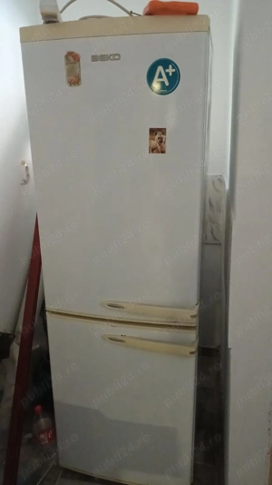 Frigider de vânzare , cu doua uși , alb