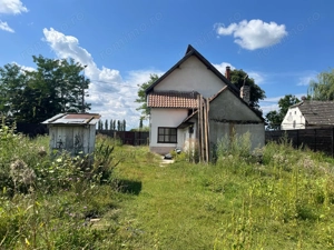 Proprietate UNICA: Casa la rosu cu teren mare si acces la rau