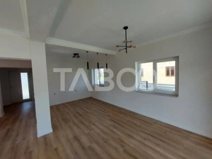 Casa de vanzare 4 camere 3 bai 119 mp cu teren 470 metri in Talmaciu - imagine 8