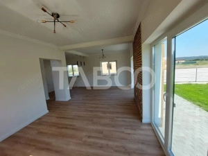 Casa de vanzare 4 camere 3 bai 119 mp cu teren 470 metri in Talmaciu - imagine 9