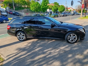 Mercedes E klass motorul bate