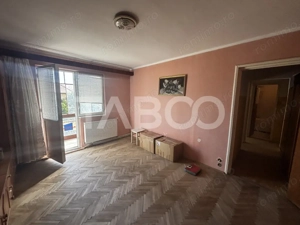 Apartament de vanzare 3 camere 50 mp utili zona Mihai Viteazul - imagine 2 Apartament de vanzare 3 camere 50 mp utili zona Mihai Viteazul - imagine 2