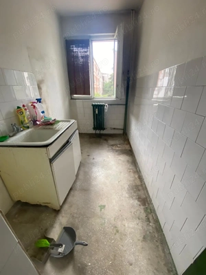 vand apartament 3 camere, etaj 2, zona Piata Sarbilor, gaz pe scara - imagine 4