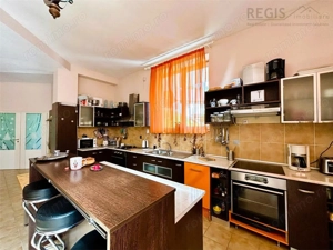 Vila Impunatoare cu Piscina pentru Familie sau Investitie Turistica - imagine 11