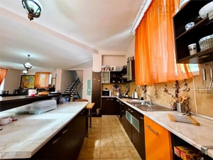 Vila Impunatoare cu Piscina pentru Familie sau Investitie Turistica - imagine 12