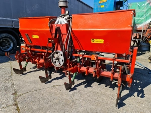 Semanatoare de porumb marca Becker aeromat cu patru randuri , - imagine 2