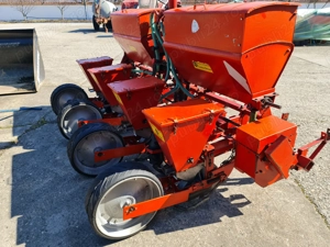 Semanatoare de porumb marca Becker aeromat cu patru randuri , - imagine 7