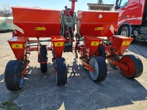 Semanatoare de porumb marca Becker aeromat cu patru randuri , - imagine 5