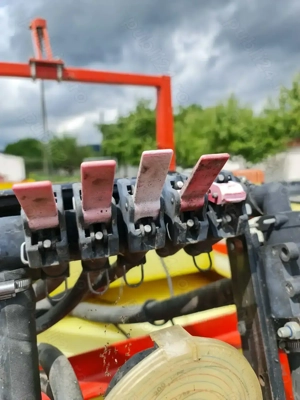 Cositoare de nutreturi marca Kuhn GMD 700 - imagine 13