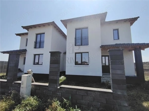 Duplex despartit prin camera tehnica - langa asfalt - compartimentare excelenta - dormitor la parter