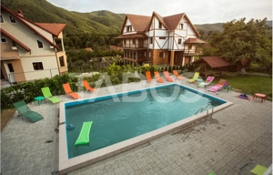 Pensiune 13 camere 16 bai sauna piscina si teren 1565 mp Cisnadioara